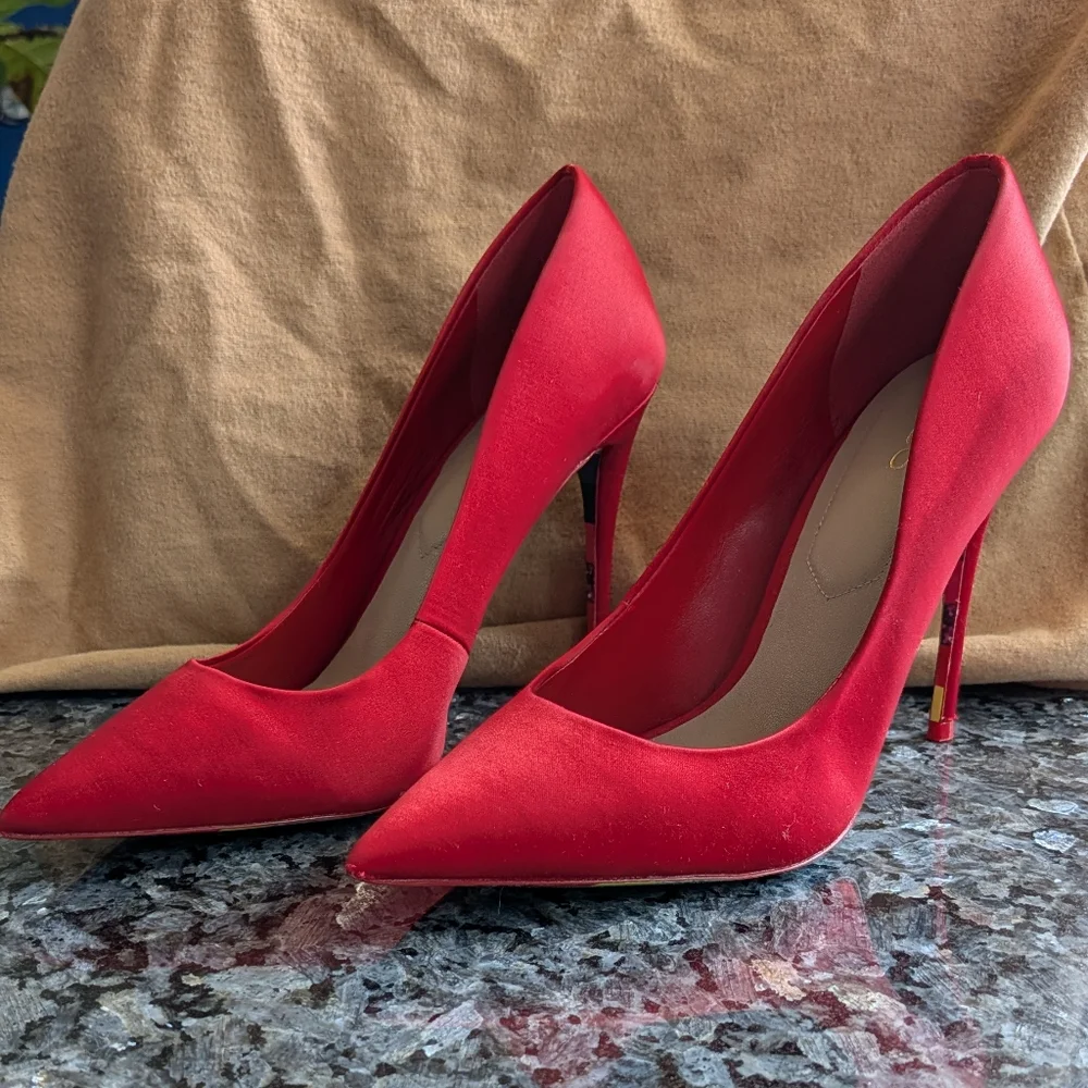 ALDO Women's Red Pumps - Picture 2 of 9